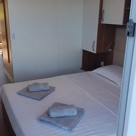 Hausboot - Floating House Sofia Pula