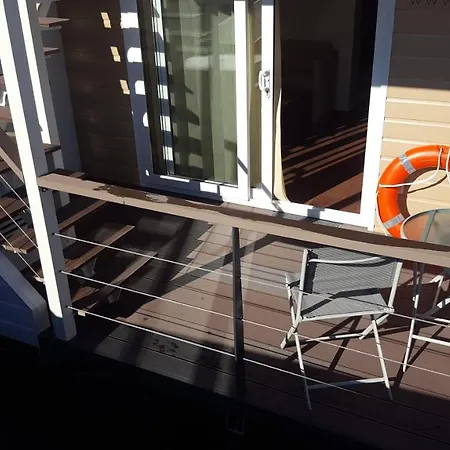 Hausboot - Floating House Sofia * Pola