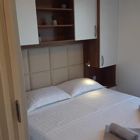 Hausboot - Floating House Sofia Pula