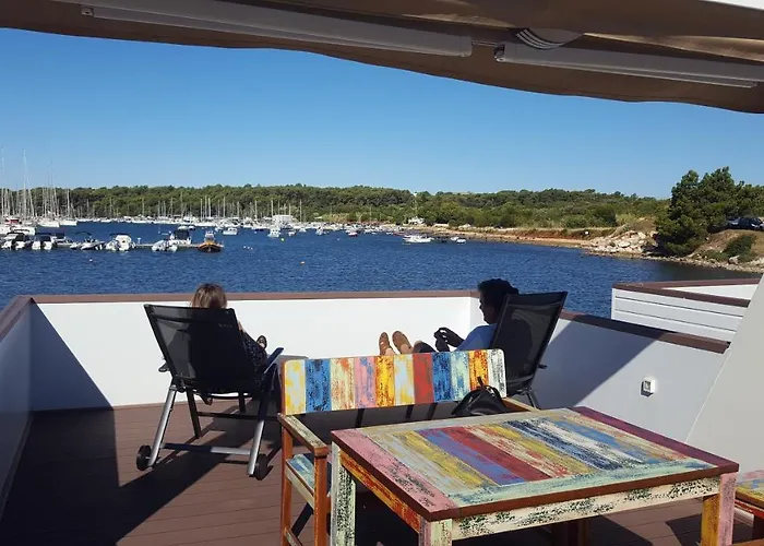 Hausboot - Floating House Sofia Pula