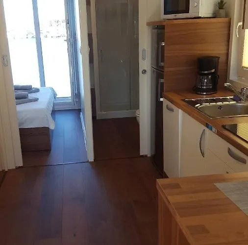 Båthotell Hausboot - Floating House Sofia Pula