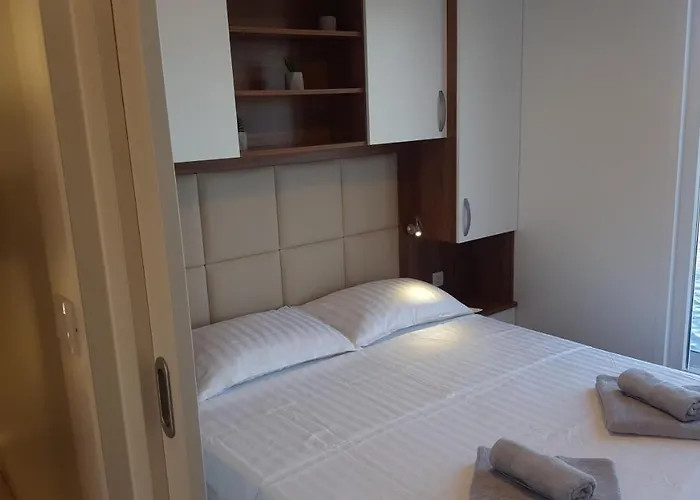 Hausboot - Floating House Sofia Pula