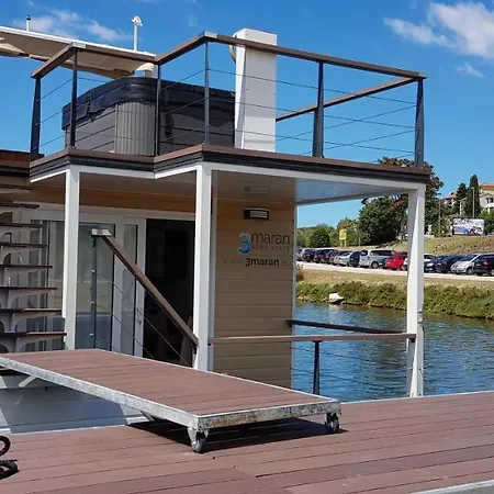 Hausboot - Floating House Sofia Ботель *