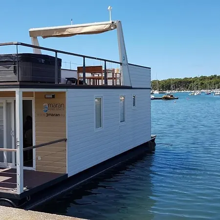 Πλωτό κατάλυμα House Boat - Floating House Sofia Πούλα