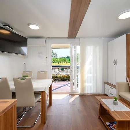 Hausboot - Floating House Sofia Ботель Пула