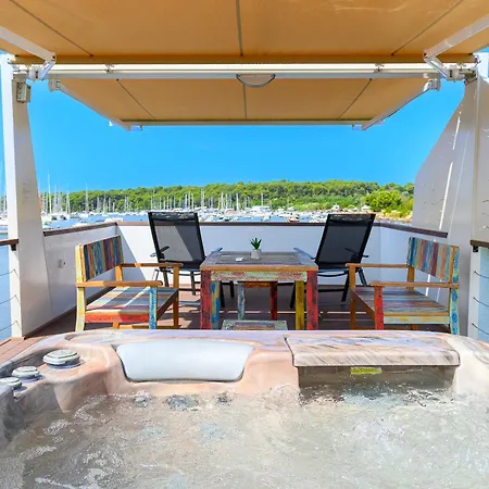 Hausboot - Floating House Sofia Ботель Пула