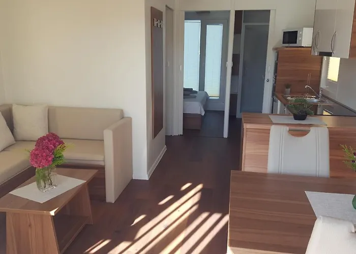 Hausboot - Floating House Sofia 보트호텔