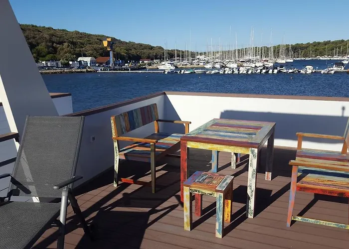 Hausboot - Floating House Sofia 풀라