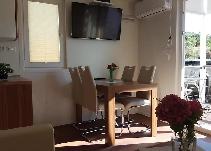 Hausboot - Floating House Sofia Botel *