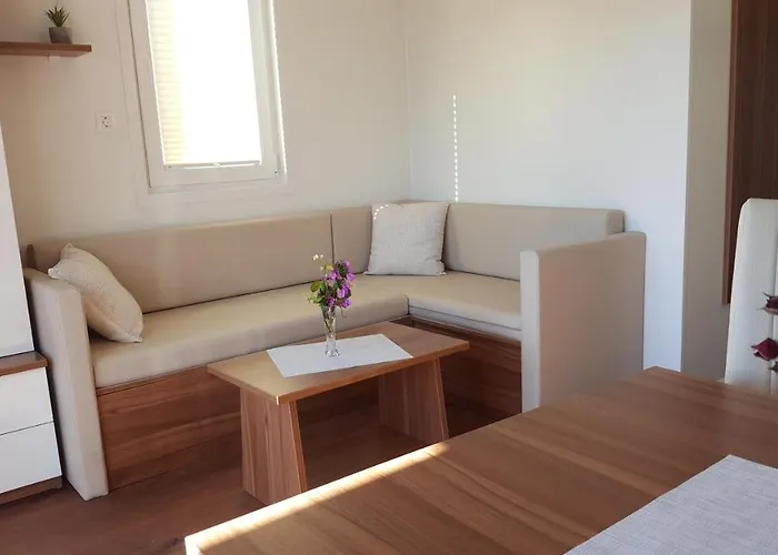 Hausboot - Floating House Sofia 보트호텔 *