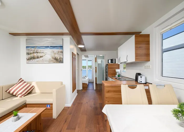 Hausboot - Floating House Sofia 풀라