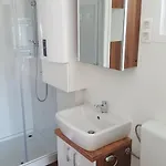 Hausboot - Floating House Sofia 보트호텔