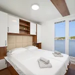 보트호텔 Hausboot - Floating House Sofia