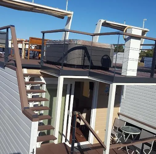 Hausboot - Floating House Sofia Botel